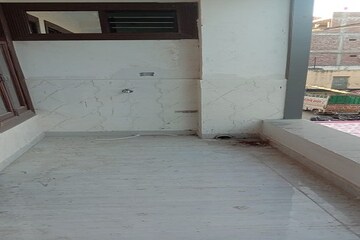 Room in 3 BHK Builder Floor at Mahendra Enclave, Shastri Nagar – for Sale