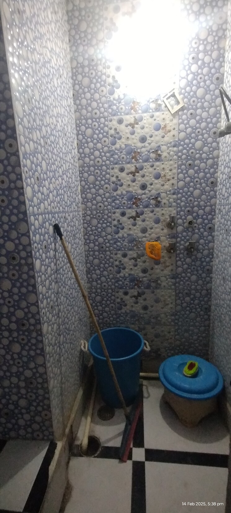 Bathroom, uttam nagar 2 Bedroom 60 Sq.Yd. Builder Floor In Uttam Nagar Delhi 8202495