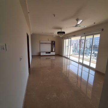 Room in 4 BHK Apartment at Prestige Woodland Park, Cooke Town – for Rent