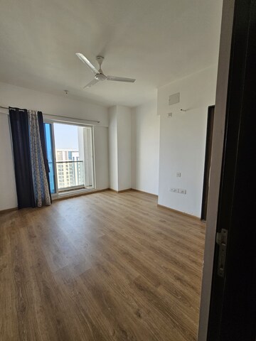 Room in 3 BHK Apartment at Sheth Avalon Phase 2, Majiwada – for Sale
