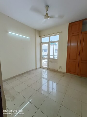 Room in 2 BHK Apartment at Maple Heights, Sector 43 – for Rent