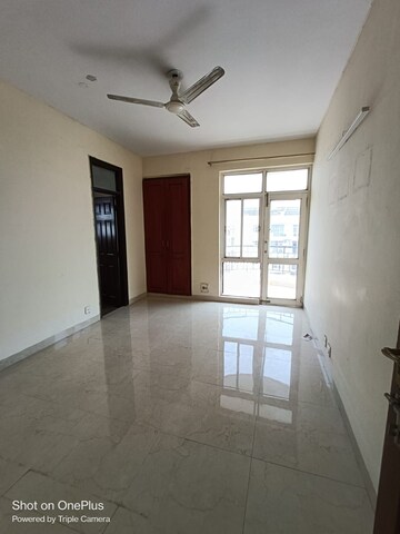 Room in 2 BHK Apartment at Maple Heights, Sector 43 – for Rent
