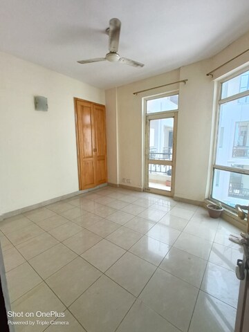 Room in 2 BHK Apartment at Maple Heights, Sector 43 – for Rent