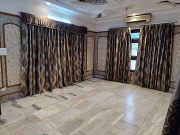 Living Room in 4 BHK Independent House at Aliganj – for Rent