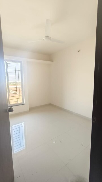 Room in 2 BHK Apartment at Ten United Athashri, Dhanori – for Rent