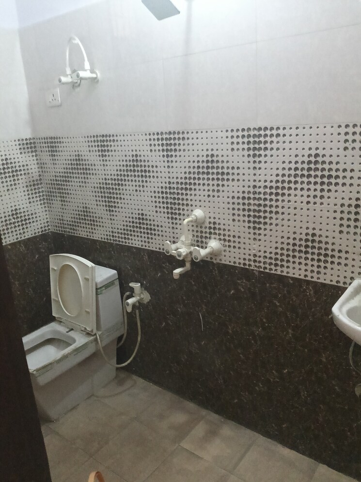 Bathroom, shalimar-apartments-shalimar-garden 1 Bedroom 450 Sq.Ft. Builder Floor In Shalimar Garden Ghaziabad 8202863