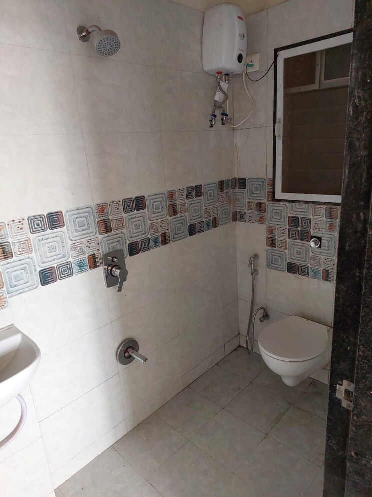 Bathroom, arihant-residency-sion 3 Bedroom 850 Sq.Ft. Apartment In Sion Mumbai 8202861