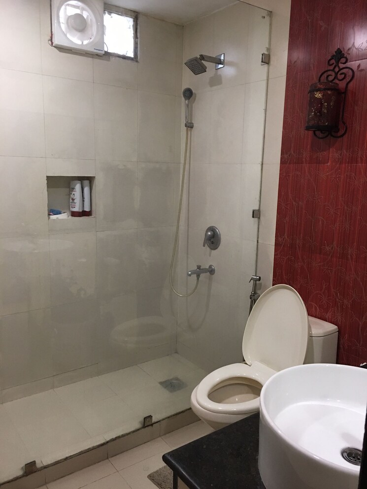 Bathroom, vasant kunj 3 Bedroom 1800 Sq.Ft. Apartment In Vasant Kunj Delhi 8202872