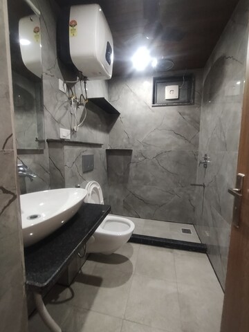 Master Bedroom in 2 BHK Builder Floor at Sector 43 – for Rent