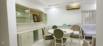 Team Area in 2 BHK Apartment at Kenwood Apartments, Pali Hill – for Sale