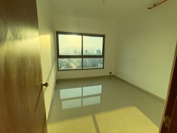 Room in 2 BHK Apartment at Kalpataru Immensa, Kolshet Road – for Sale
