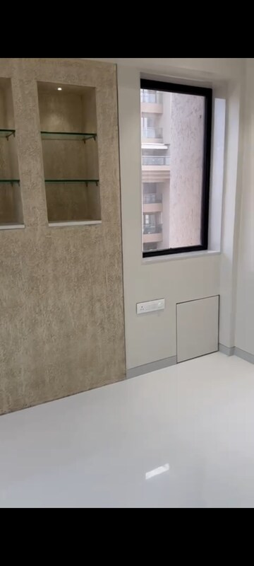 Room in 2 BHK Apartment at Ashford Casa Grande, Lower Parel – for Rent
