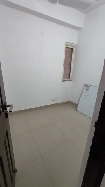 Room in 2 BHK Apartment at Gardenia Golf City, Sector 75 – for Rent