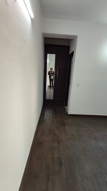 Room in 2 BHK Apartment at Gardenia Golf City, Sector 75 – for Rent