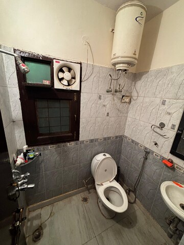 Bathroom in 3.5 BHK Builder Floor at SS Mayfield Gardens, Sector 51 – for Rent