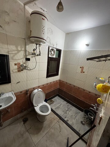 Kitchen in 3.5 BHK Builder Floor at SS Mayfield Gardens, Sector 51 – for Rent