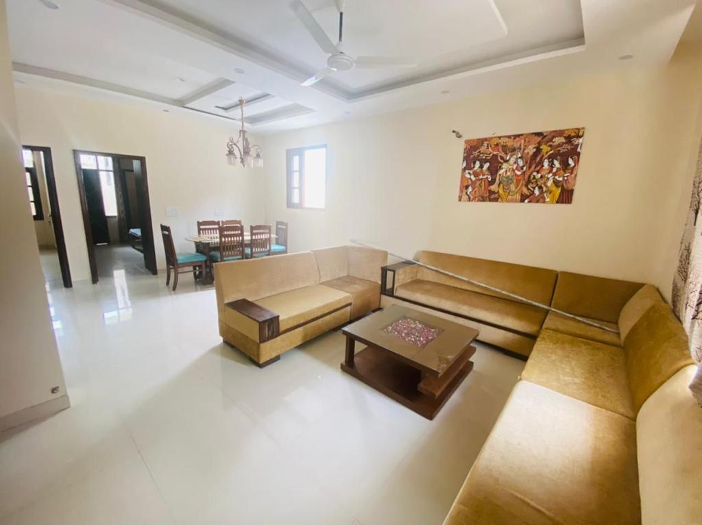 2 BHK Builder Floor For Sale in Gobind Enclave 