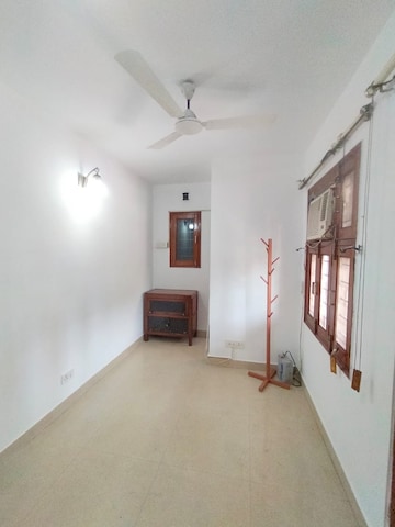 Room in 1 BHK Apartment at Defence Colony – for Rent