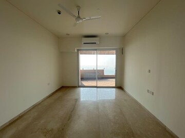 Room in 3 BHK Apartment at Lokhandwala Minerva Mahalaxmi, Mahalaxmi – for Rent