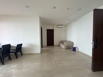 Room in 3 BHK Apartment at Lokhandwala Minerva Mahalaxmi, Mahalaxmi – for Rent