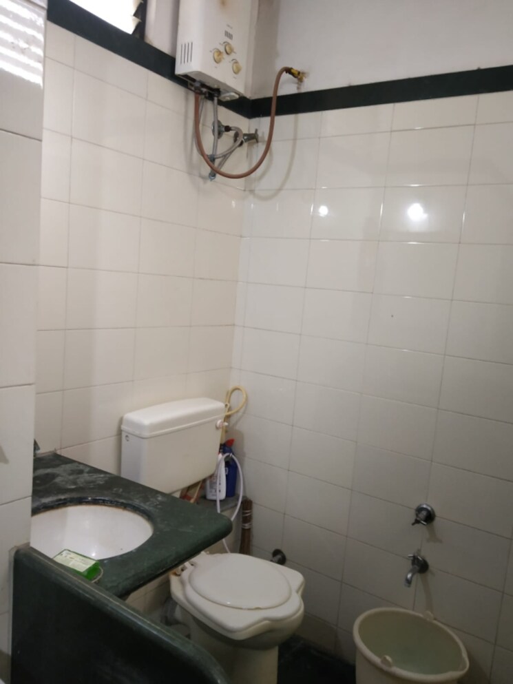 Bathroom, chandkheda 3 Bedroom 100 Sq.Yd. Independent House In Chandkheda Ahmedabad 8203003