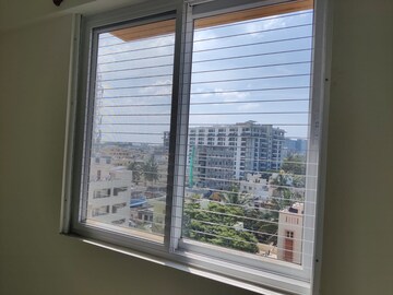 Room in 2.5 BHK Apartment at Salarpuria Sattva Exotic, Kogilu – for Rent