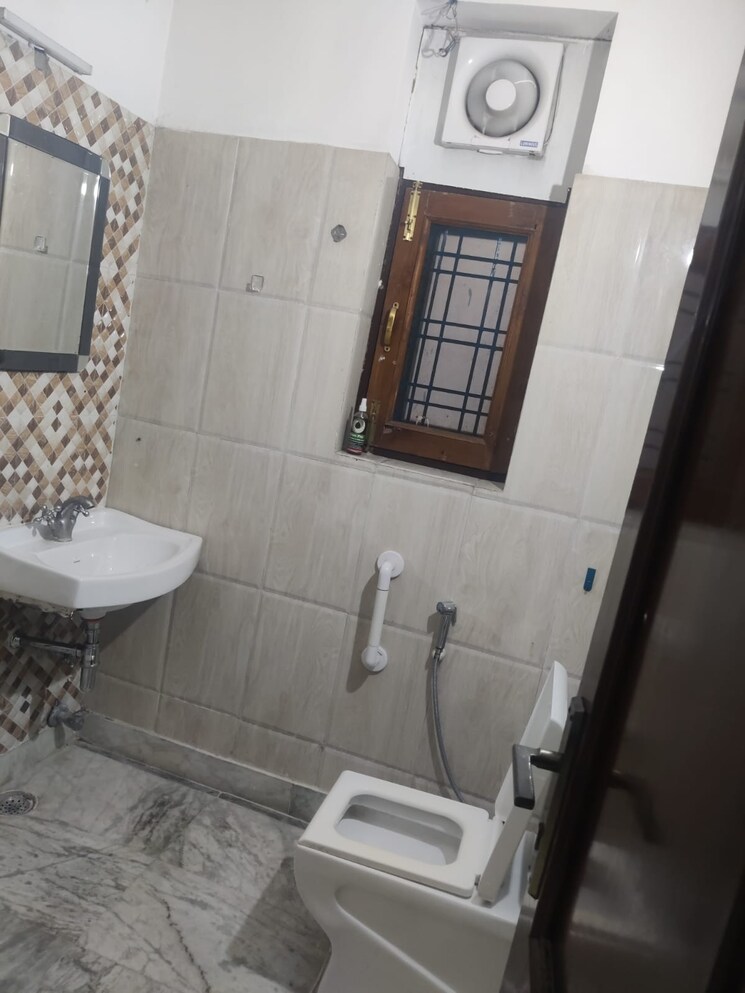 Bathroom, jakhan rajpur road 3 Bedroom 1670 Sq.Ft. Builder Floor In JakhaN Rajpur Road Dehradun 8203086