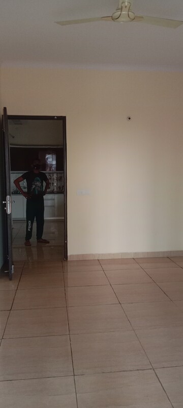 Room in 3 BHK Apartment at Gaur Sportswood, Sector 79 – for Rent