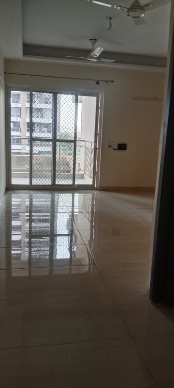 Room in 3 BHK Apartment at Gaur Sportswood, Sector 79 – for Rent