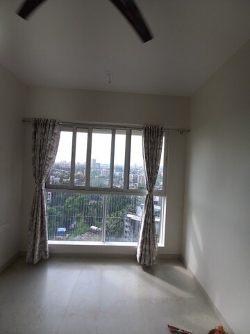 Room in 1.5 BHK Apartment at Dosti Oro 67, Kandivali West – for Rent
