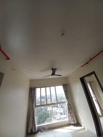 Furnished Amenities in 1.5 BHK Apartment at Dosti Oro 67, Kandivali West – for Rent