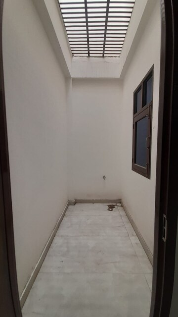 Room in 2 BHK Apartment at Nirala Aspire, Sector 16 Greater Noida – for Rent