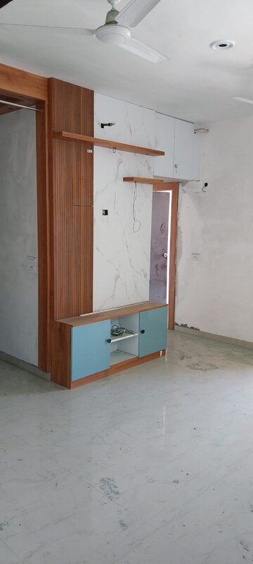 Room in 2 BHK Apartment at Panchsheel Greens II, Sector 16 Greater Noida – for Rent