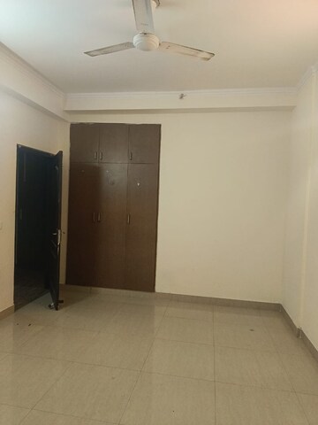 Room in 3 BHK Apartment at Amrapali Silicon City, Sector 76 – for Sale