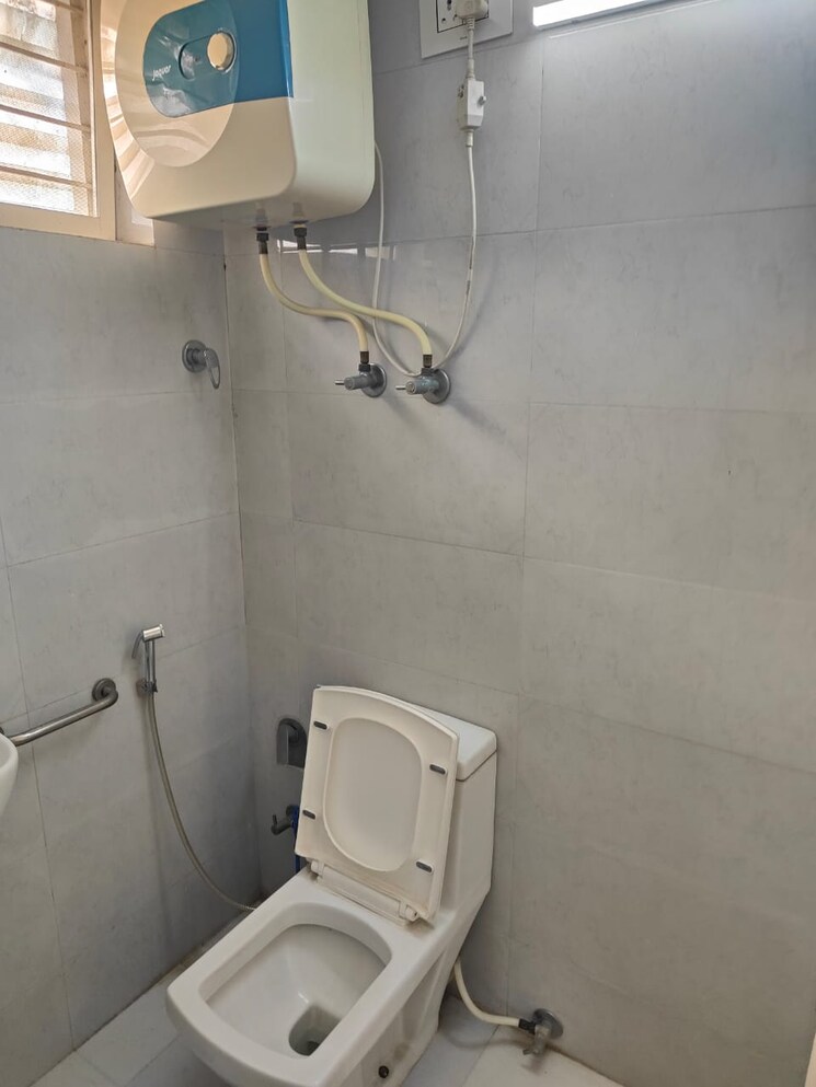 Bathroom, aa-residency-vasanth-nagar 3 Bedroom 1800 Sq.Ft. Apartment In Vasanth Nagar Bangalore 8203239