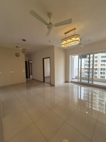 Room in 2 BHK Apartment at Amrapali Silicon City, Sector 76 – for Sale