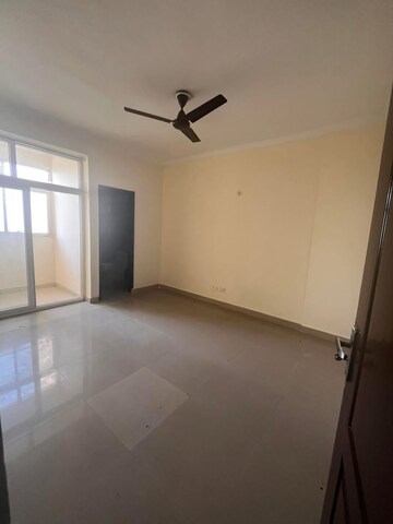 Room in 2 BHK Apartment at Amrapali Silicon City, Sector 76 – for Sale