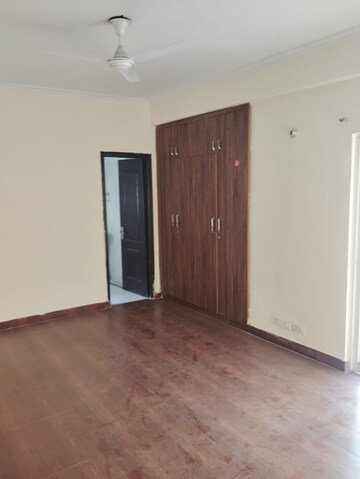 Room in 3 BHK Apartment at Amrapali Silicon City, Sector 76 – for Sale