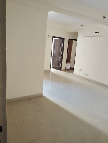 Room in 3 BHK Apartment at Amrapali Silicon City, Sector 76 – for Sale