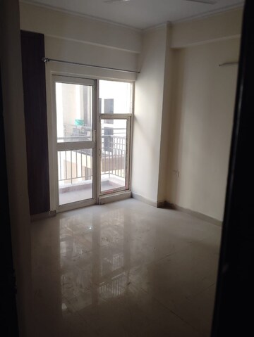 Room in 3 BHK Apartment at Amrapali Silicon City, Sector 76 – for Sale