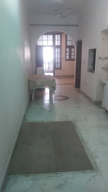 Living Room in 2.5 BHK Builder Floor at Mayur Vihar – for Rent