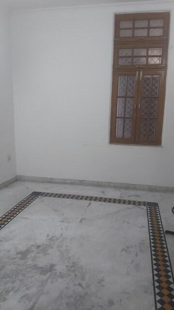Master Plan in 2.5 BHK Builder Floor at Mayur Vihar – for Rent