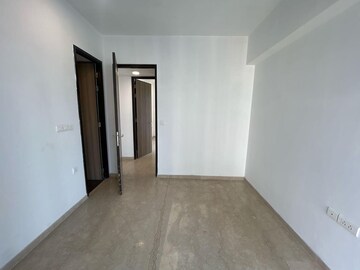 Room in 4 BHK Apartment at Lodha Trump Tower, Worli – for Rent