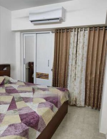 Bedroom in 2 BHK Apartment at Lodha Amara, Kolshet Road – for Rent