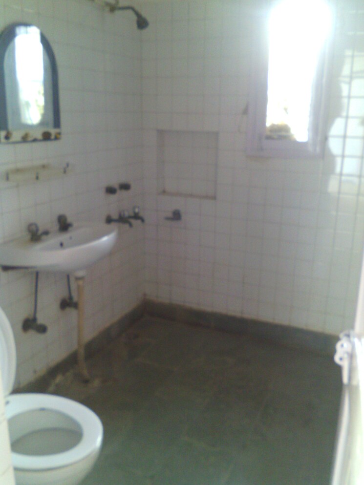 Bathroom, jasola 3 Bedroom 1300 Sq.Ft. Apartment In Jasola Delhi 8203388