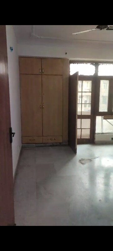 Room in 2 BHK Apartment at Quantum East Avenue, Ahinsa Khand ii – for Rent