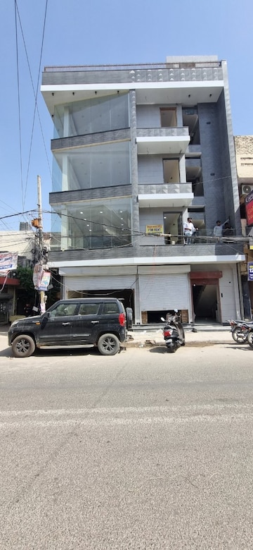 Commercial Showroom 1225 Sq.Ft. For Rent in Vishwas Nagar Delhi  8203447