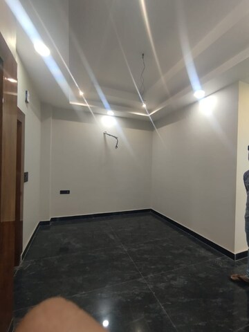 Room in 3 BHK Builder Floor at Surajmal Vihar – for Rent