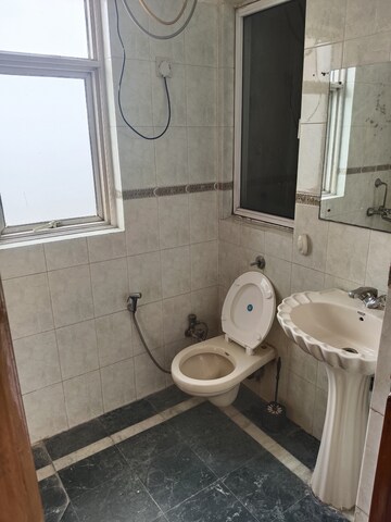 Bathroom in 2 BHK Apartment at DLF Regency Park I, Dlf Phase iv – for Rent