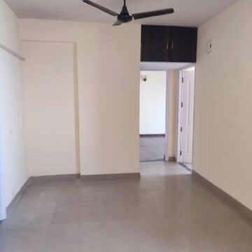 Room in 3 BHK Apartment at Unitech The Residences Gurgaon, Sector 33 – for Rent